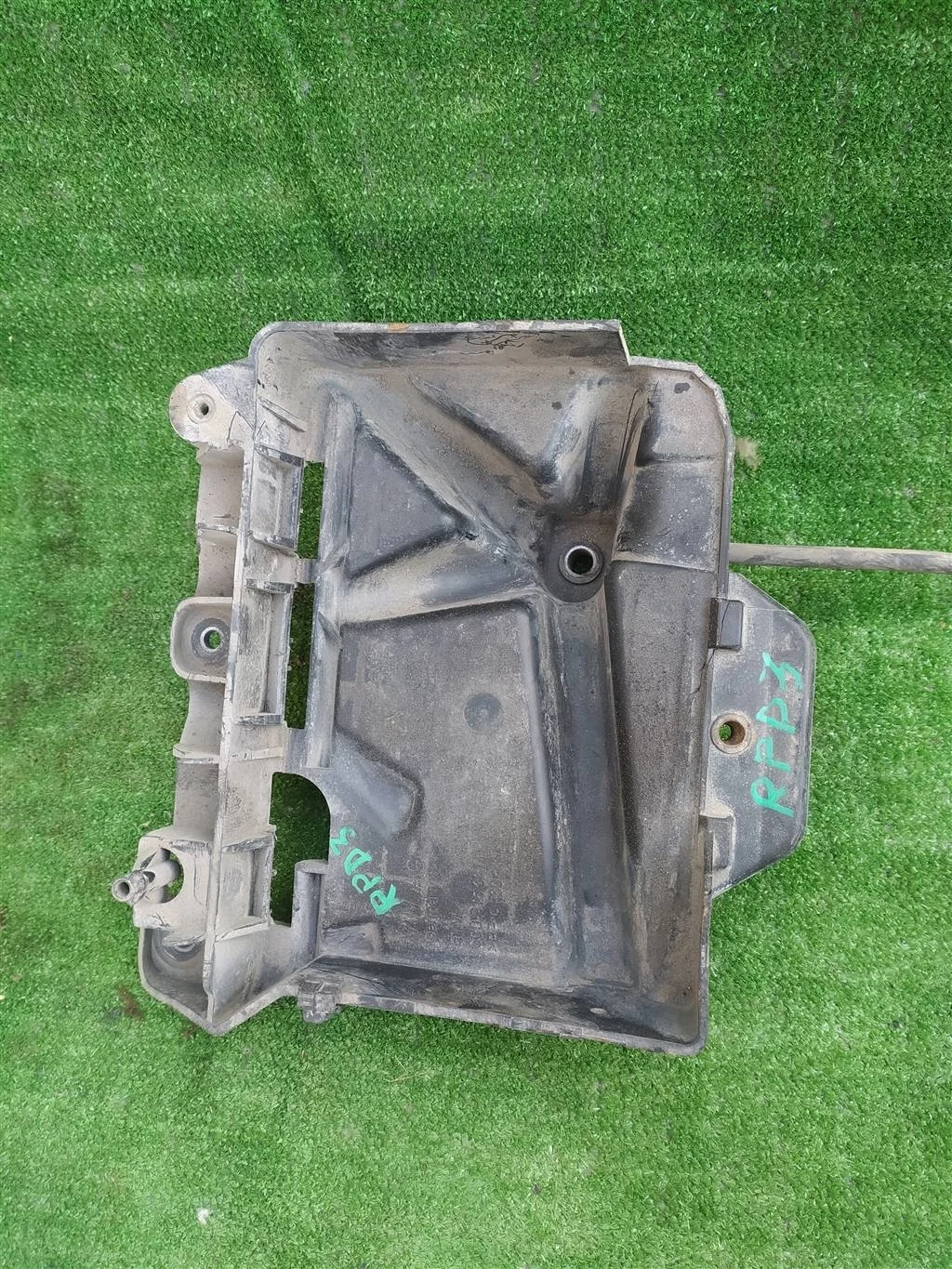 Б.у. площадка под аккумулятор SKODA RAPID NH SKODA RAPID NH