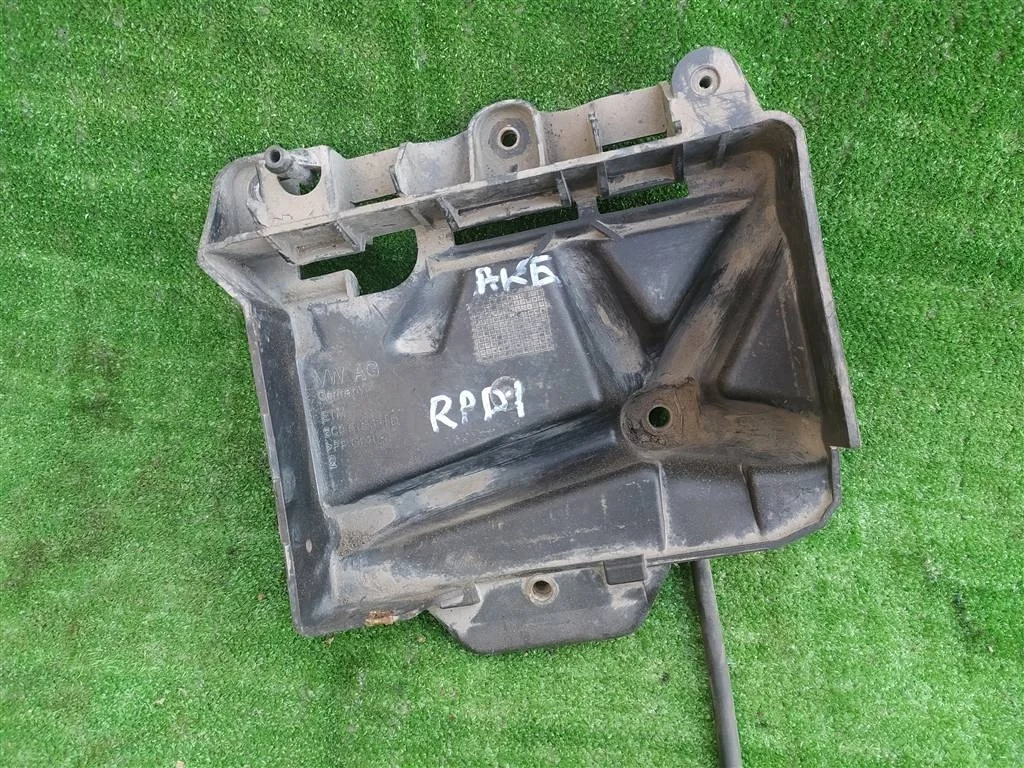Б.у. площадка под аккумулятор SKODA RAPID NH SKODA RAPID NH