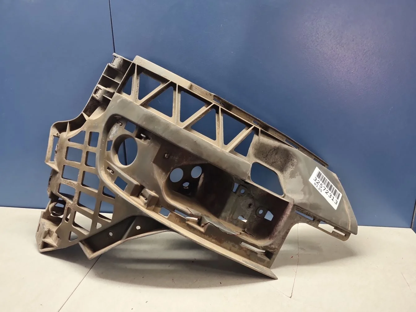 Кронштейн бампера переднего левый для Volkswagen Transporter T5 2003-2015