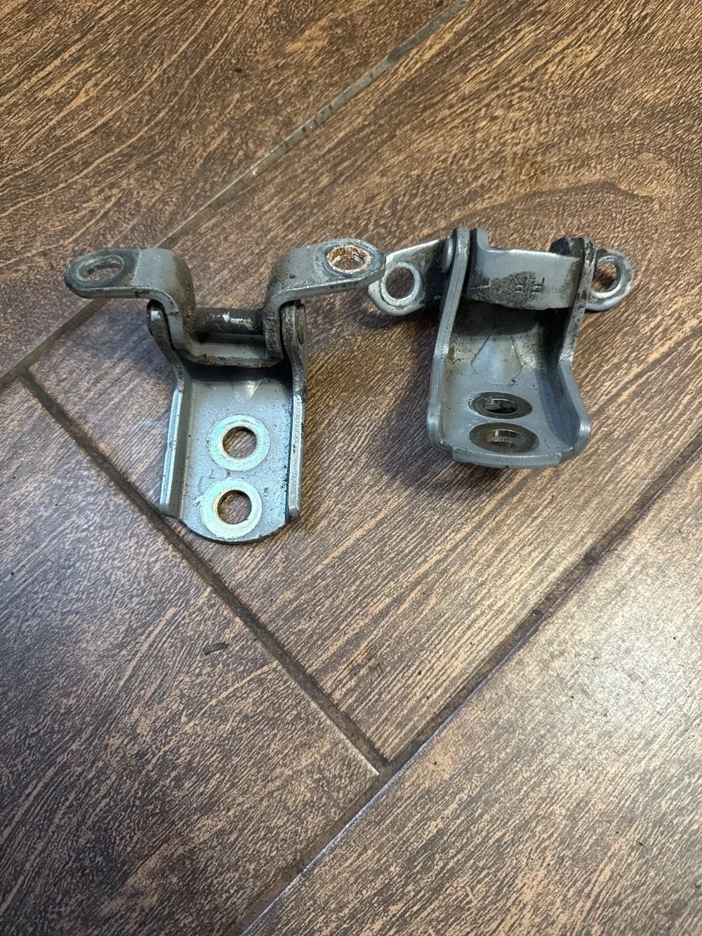 Петля двери Nissan Almera Classic I (2006—2013)