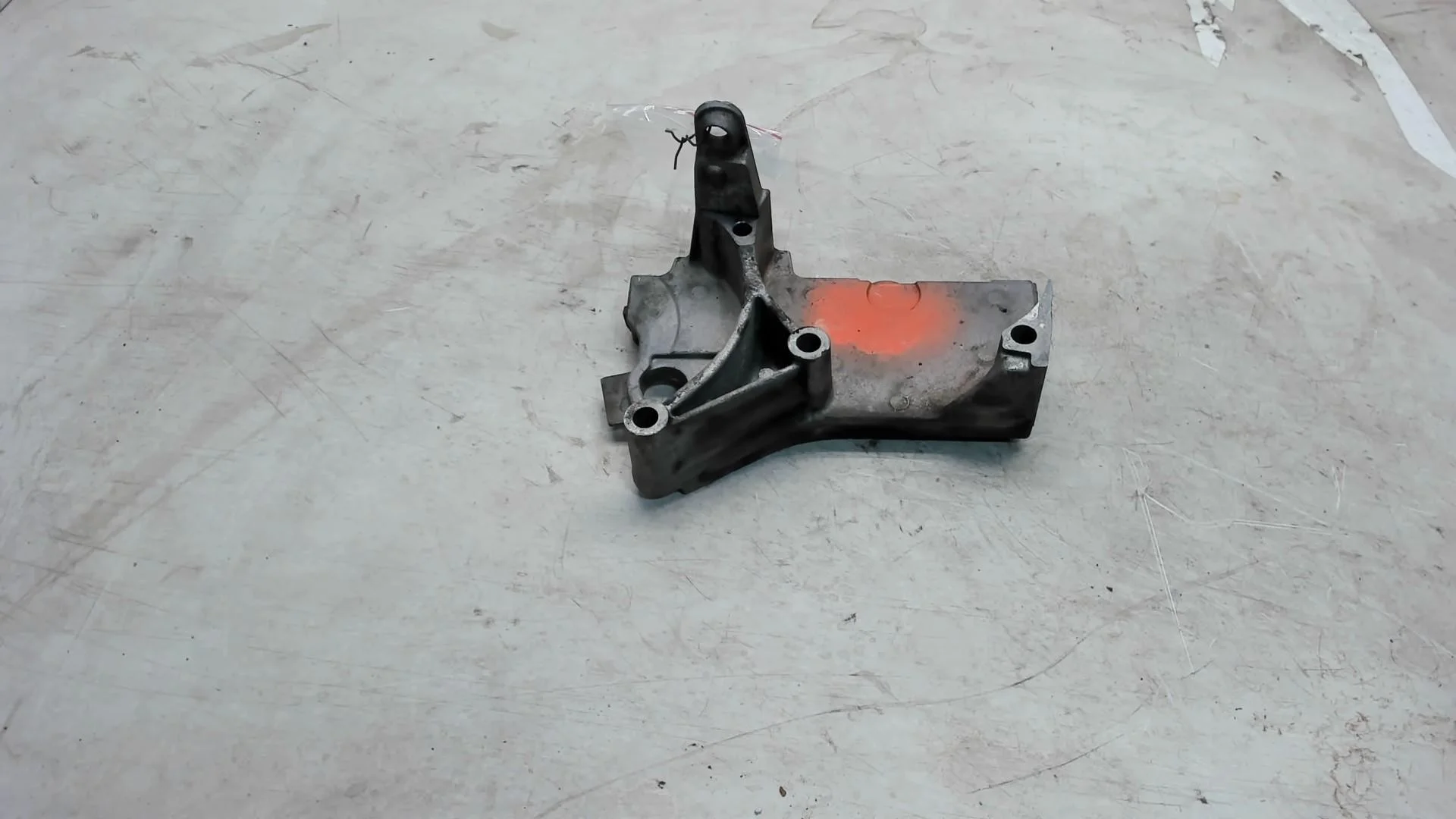 Кронштейн опоры двигателя правой Renault Kangoo