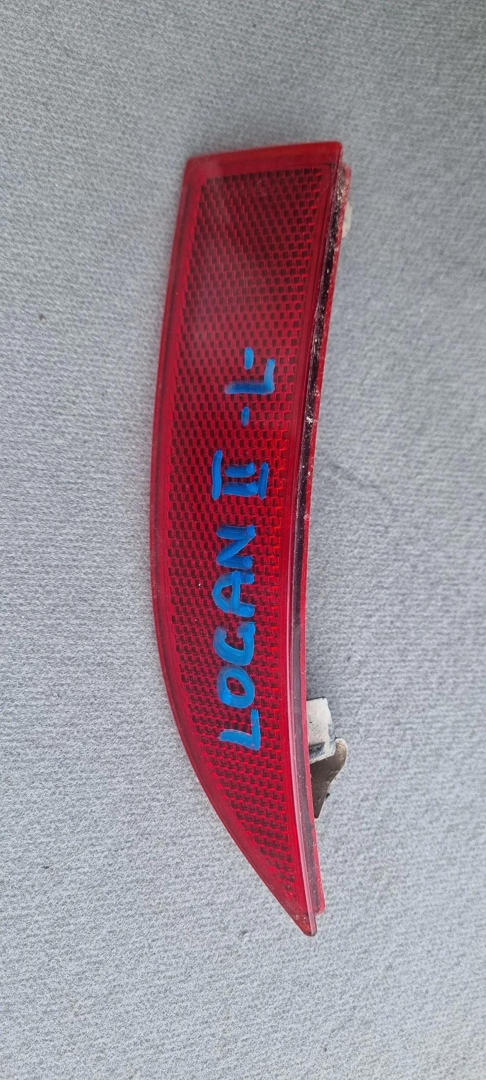 Отражатель в бампер задний левый  Renault Logan 2