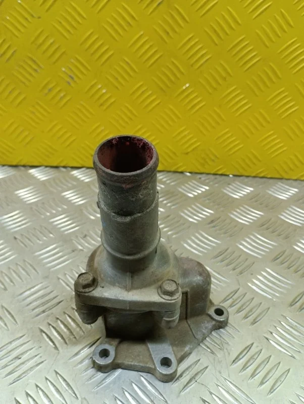 Корпус термостата Nissan Pathfinder (R51M) 2004-2013 2008 13049EB300 ВНЕДОРОЖНИК 2.5 D YD25DDTI