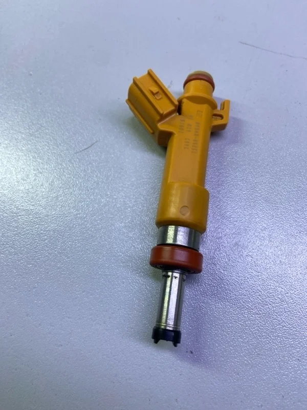 Форсунка топливная LEXUS ES200 2016 2320909280 XV60 6AR-FSE