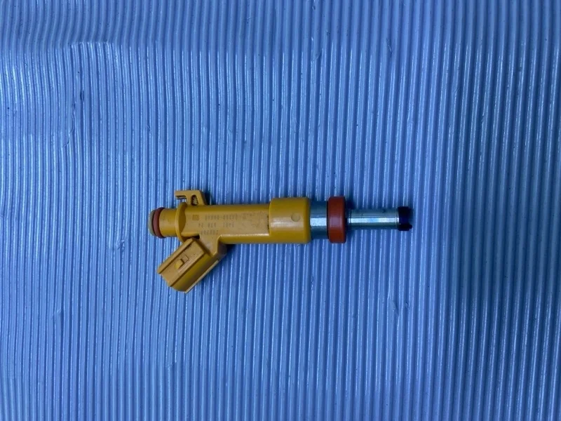 Форсунка топливная LEXUS ES200 2016 2320909280 XV60 6AR-FSE