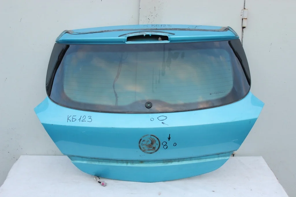 Крышка багажника 3 дв. вмятины Opel Astra H