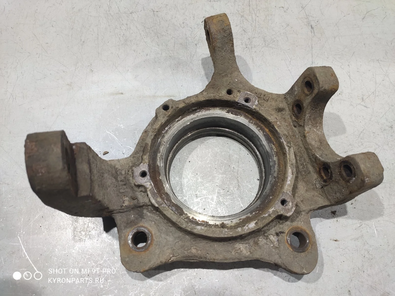 Цапфа (кулак поворотный) SsangYong Kyron 2007 D100