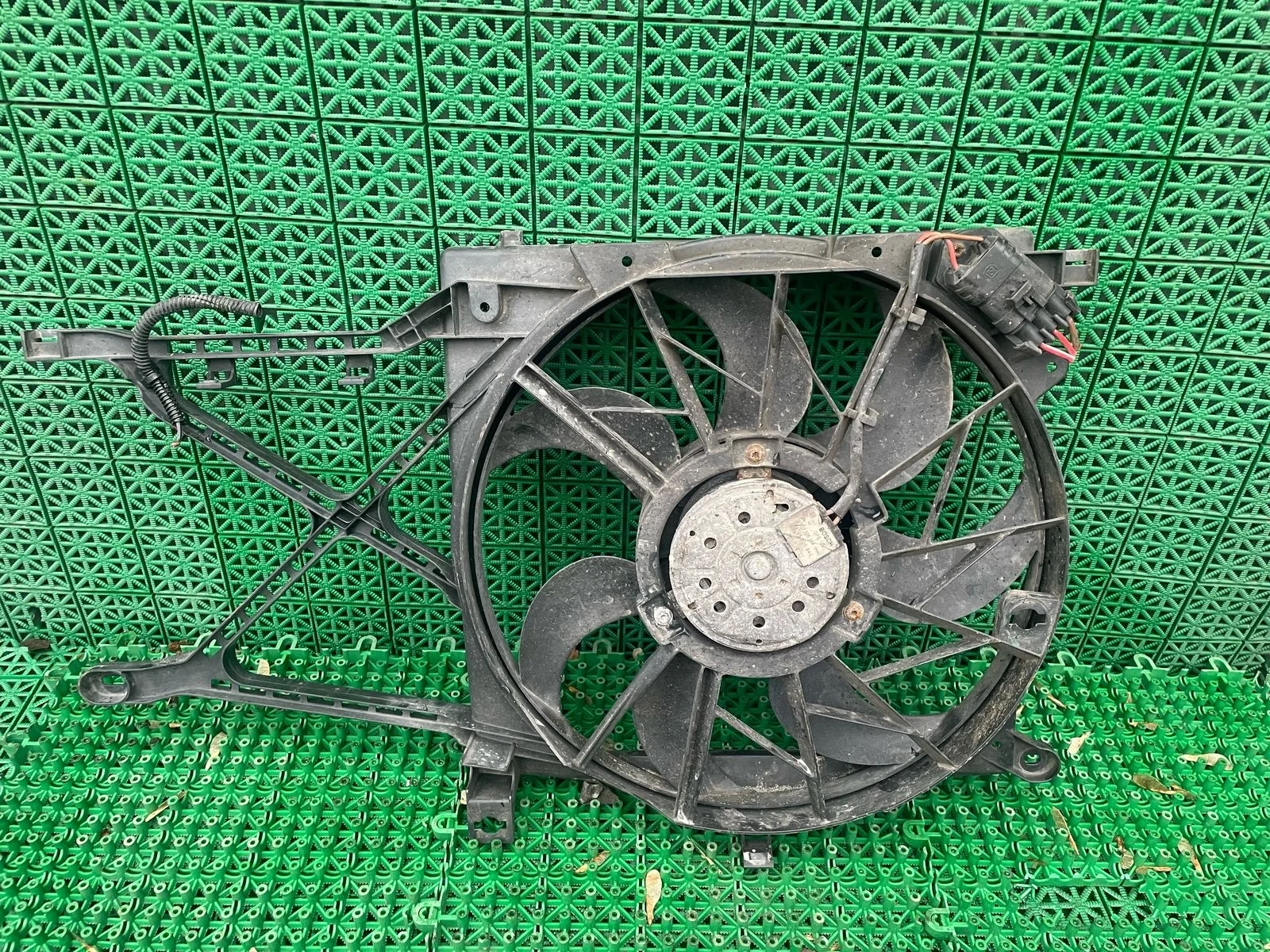 Диффузор с 1 м вентилятором OPEL ASTRA H, ZAFIRA B 2004- б/у ASTRA H(2004-2014);ZAFIRA B(2005-2014)