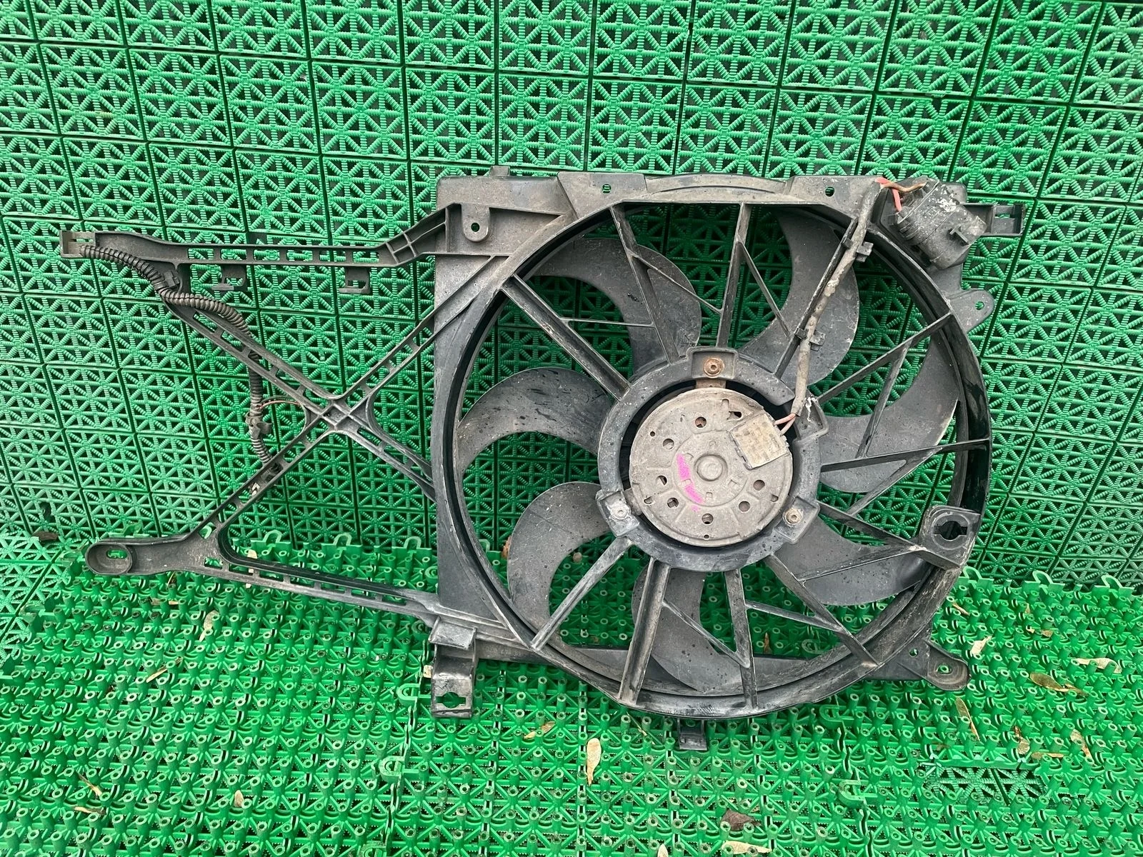 Диффузор с 1 м вентилятором OPEL ASTRA H, ZAFIRA B 2004- б/у ASTRA H(2004-2014);ZAFIRA B(2005-2014)