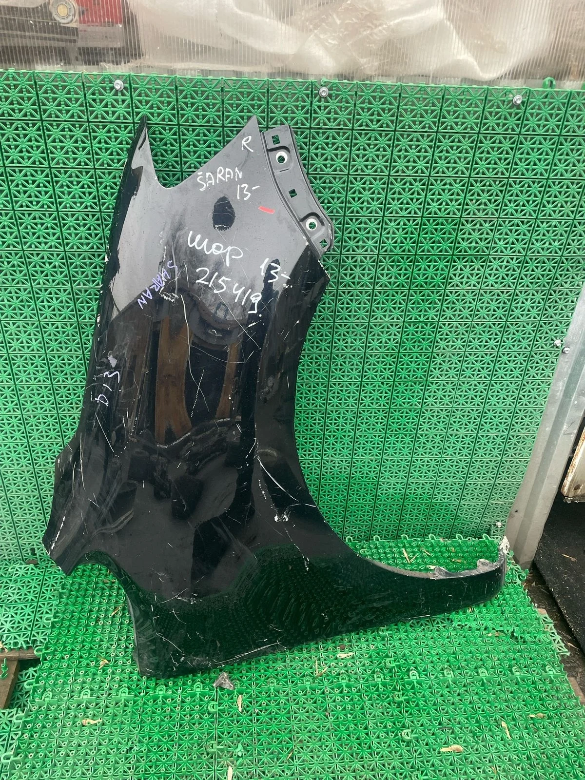 Крыло VOLKSWAGEN SHARAN 2010- переднее правое черное б/у SHARAN(2010-