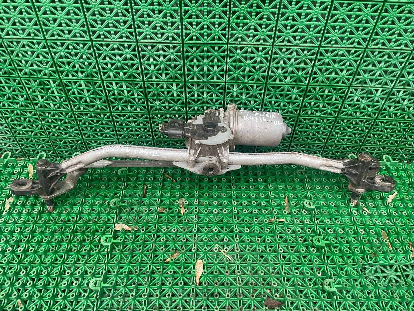 Трапеция дворников SKODA FABIA 2, ROOMSTER 2007- б/у FABIA 2(2007-2015);ROOMSTER(2007-2015)