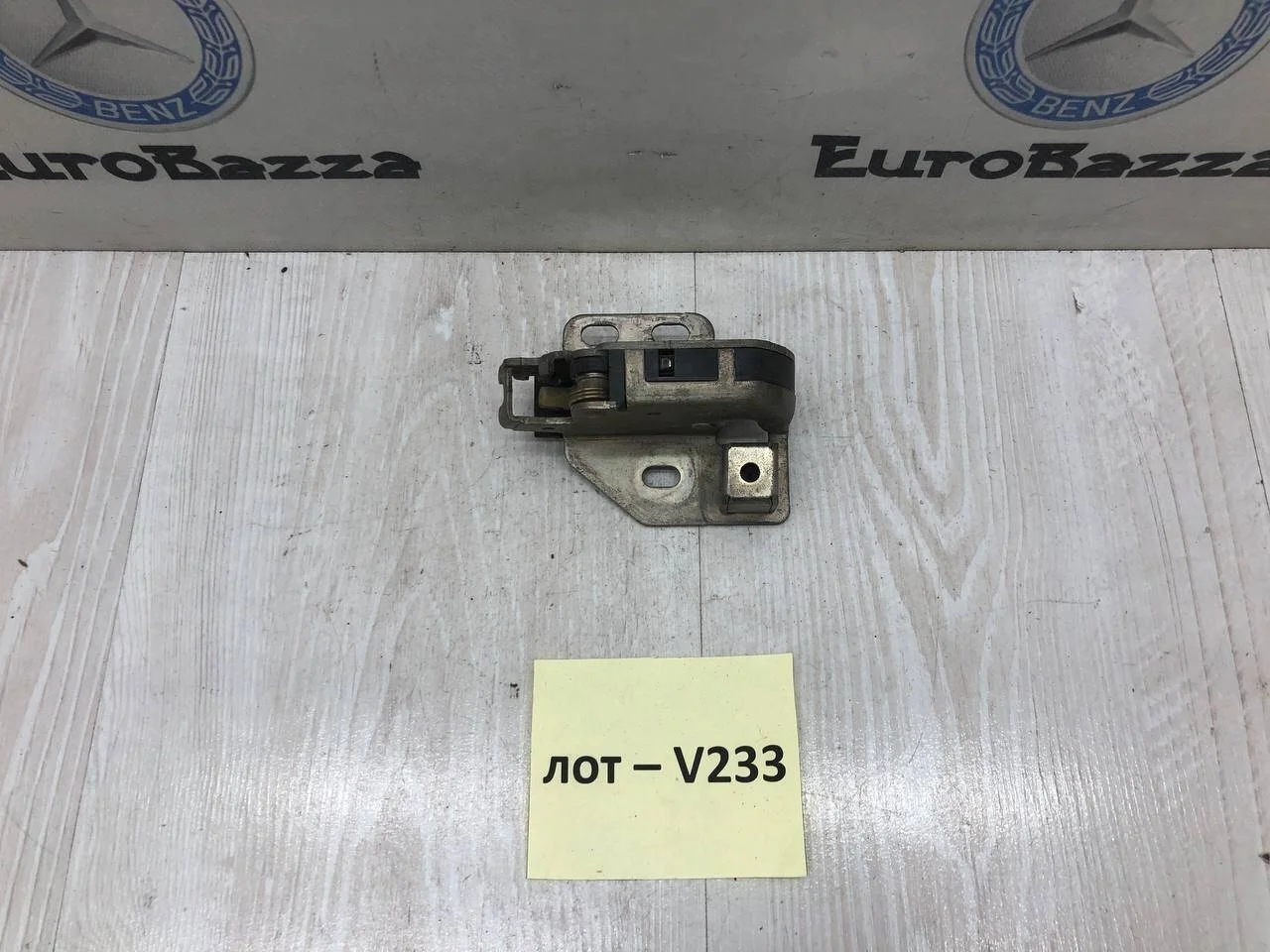 Замок распашных дверей верхний левый Mercedes W906