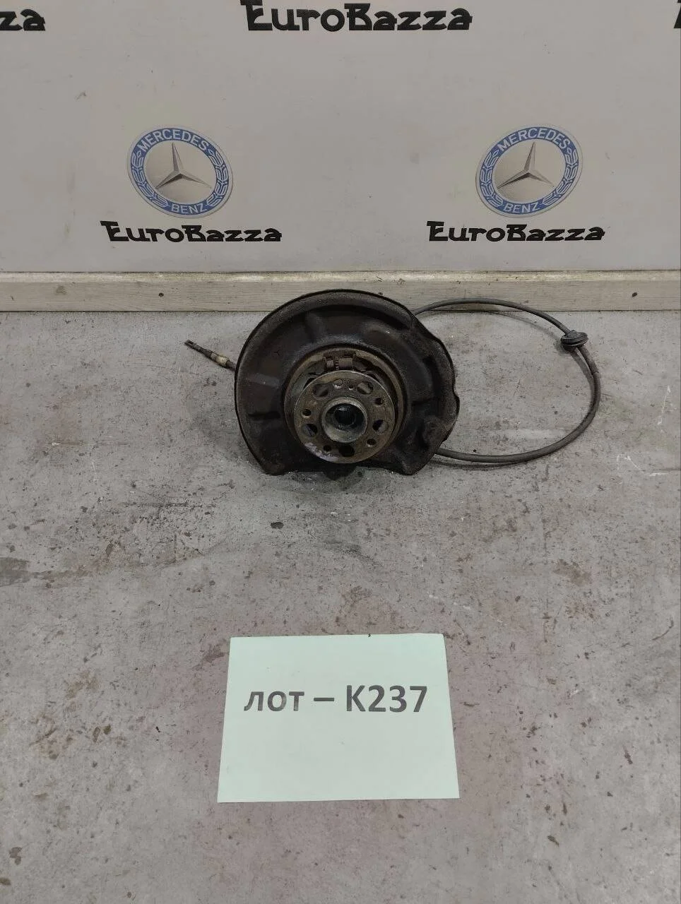 Кулак задний правый Mercedes W211