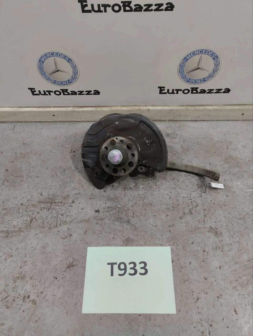 Поворотный кулак передний левый Mercedes W211