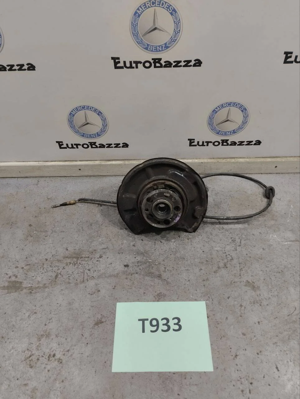 Задний левый кулак Mercedes W211