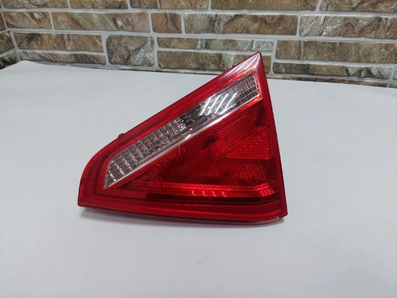 Фонарь задний внутренний Audi A5 2014 8T