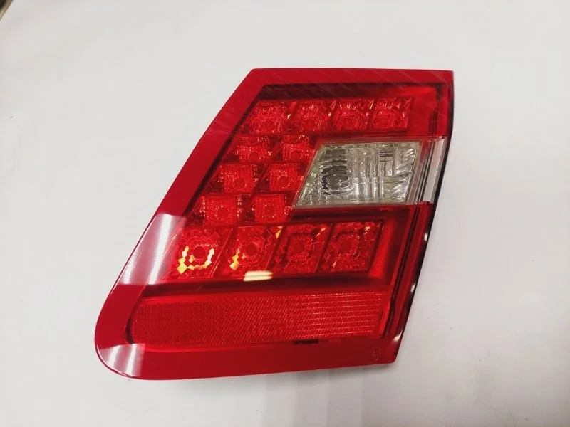 Фонарь задний внутренний Mercedes-Benz -Class 2012 W212