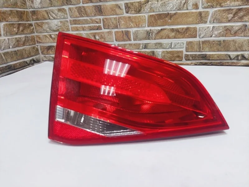 Фонарь задний внутренний Audi A4 2012 B8