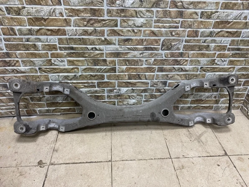 Балка подвески Audi Q7 2013 4L