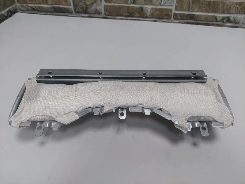 Подушка безопасности в колени Mercedes-Benz -Class 2012 W212