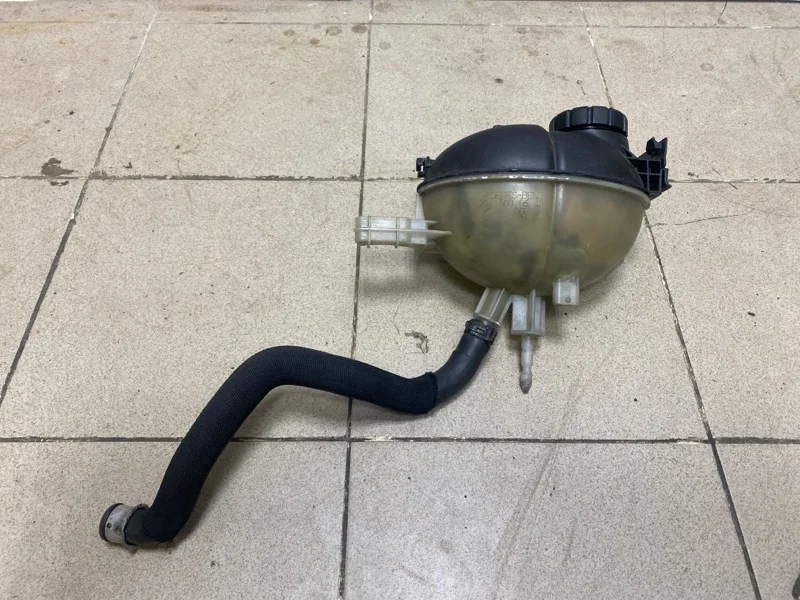 Бачок расширительный Mercedes-Benz -Class 2017 W213