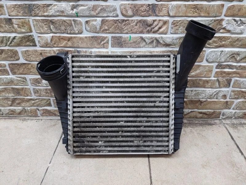 Интеркулер Volkswagen Touareg 2014 7L