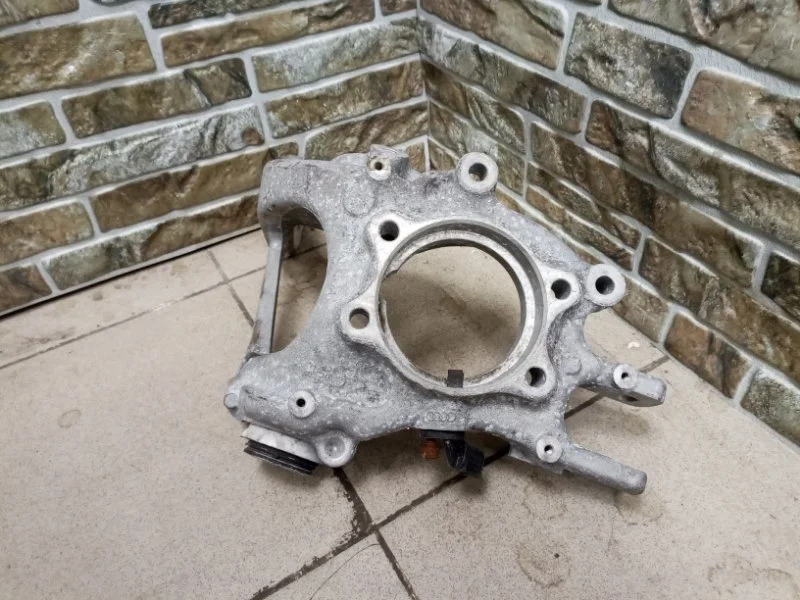 Кулак поворотный Audi Q5 2014 8R