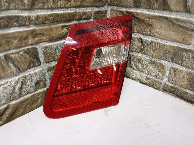 Фонарь задний внутренний Mercedes-Benz -Class 2012 W212