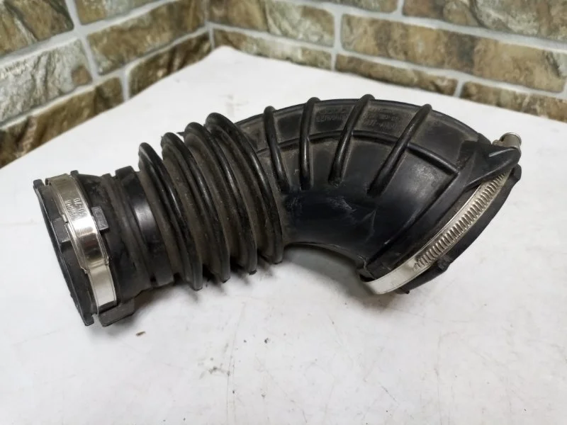 Патрубок воздушного фильтра Audi A4 B8