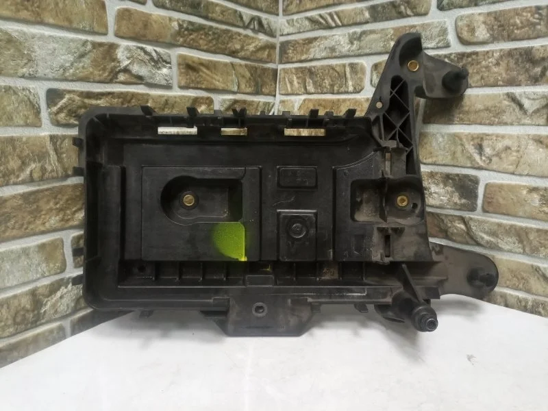 Крепление аккумулятора Audi Q3 2016 8U