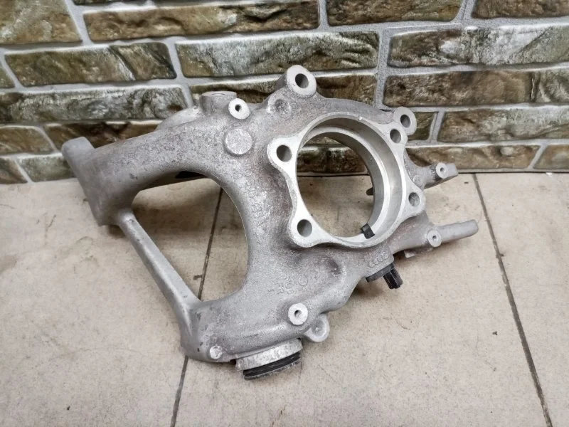 Кулак поворотный Audi Q5 2010 8R