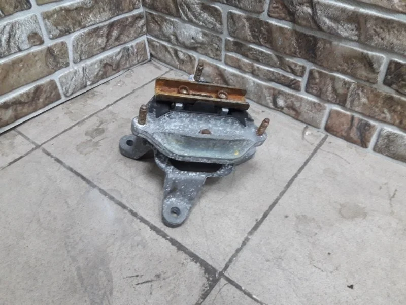 Подушка акпп Audi Q5 2009