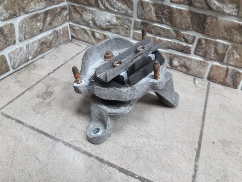 Подушка акпп Audi Q5 2009