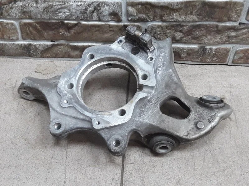 Кулак поворотный Mercedes-Benz -Class 2009 W212