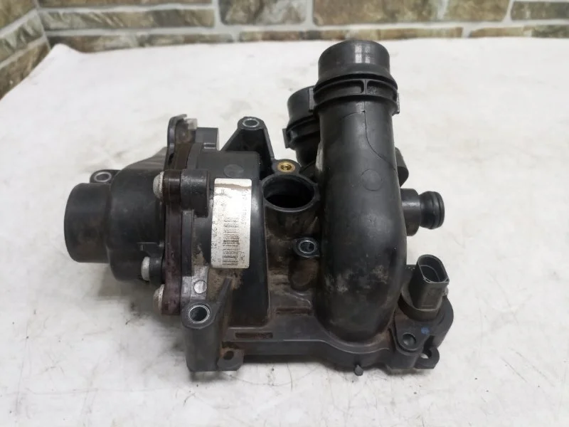 Помпа Audi Q5 2009 8R