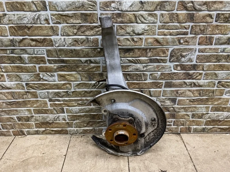 Кулак поворотный Volvo XC90 2017 LA2