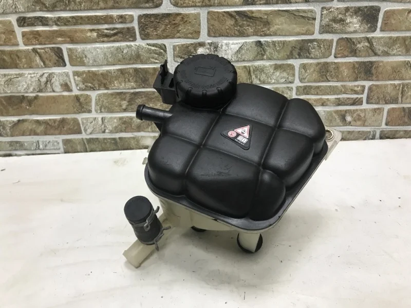 Бачок расширительный Mercedes-Benz GLE-Class 2018 W166