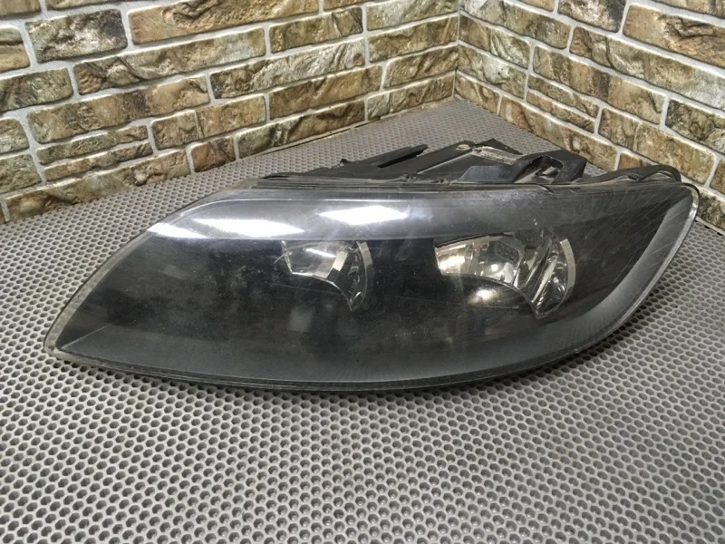Фара галогеновая Audi Q7 2010 4L