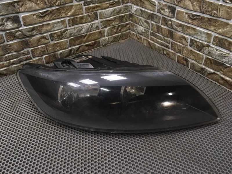 Фара галогеновая Audi Q7 2010 4L