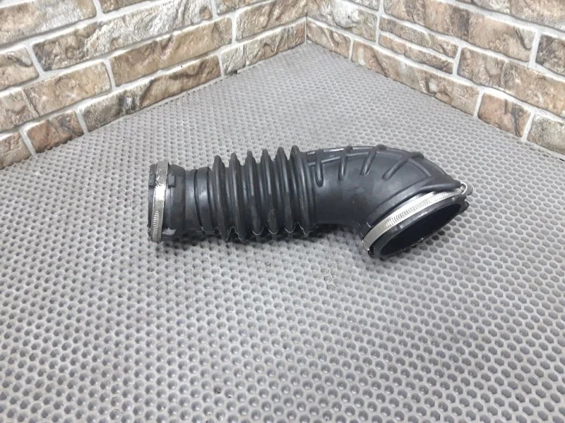 Патрубок воздушного фильтра Audi Q5 2010 8R