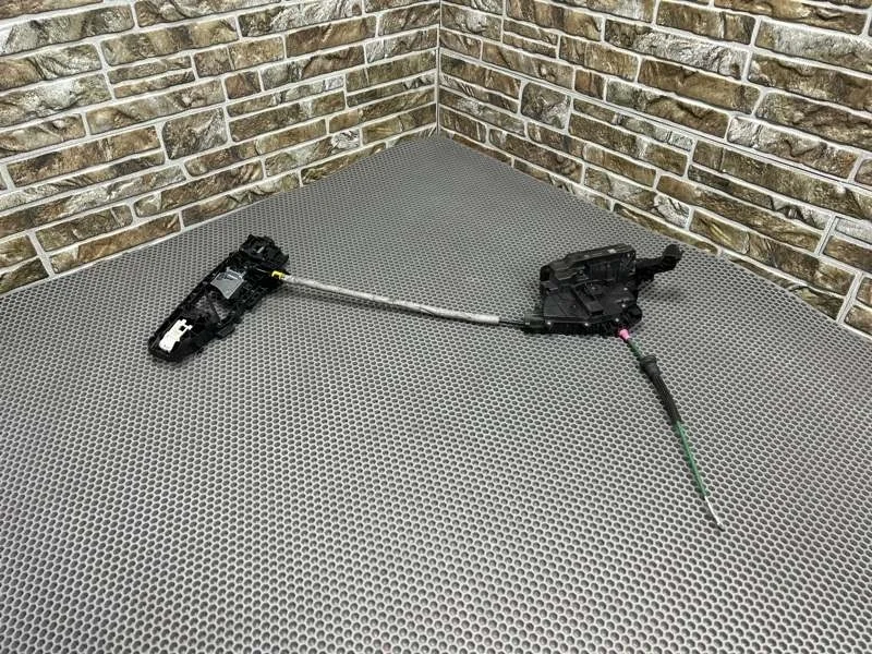 Замок боковой двери Mercedes-Benz -Class 2018 W213