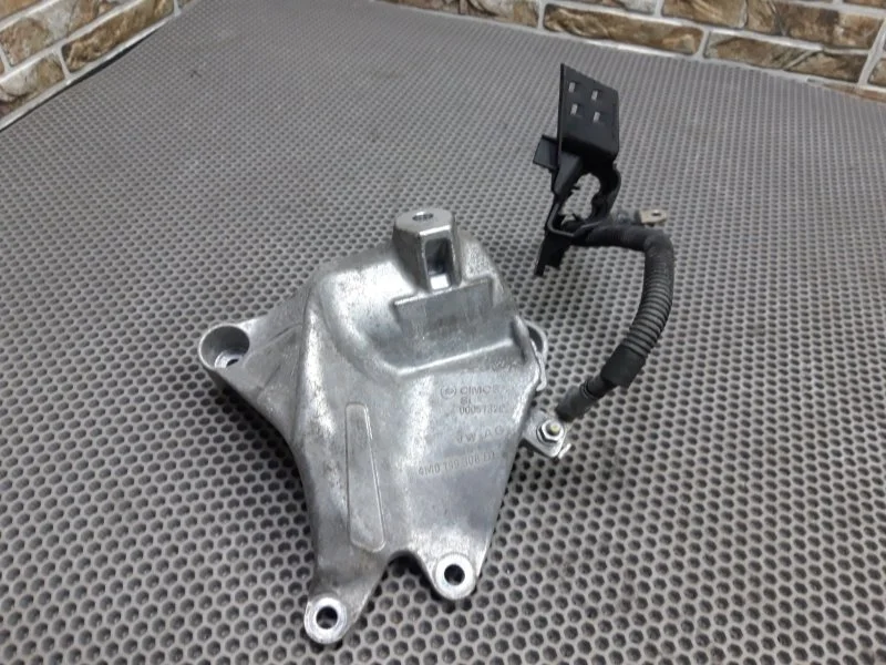 Кронштейн опоры двигателя Audi SQ7 2018 4M