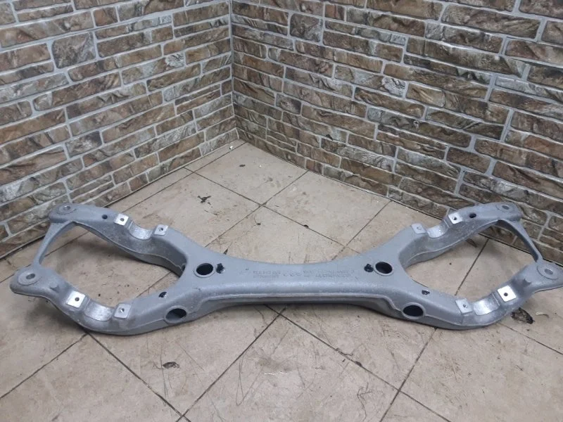 Балка подвески Audi Q7 2014 4L