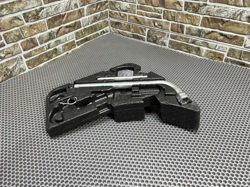 Лоток под инструменты Audi Q7 2014 4L