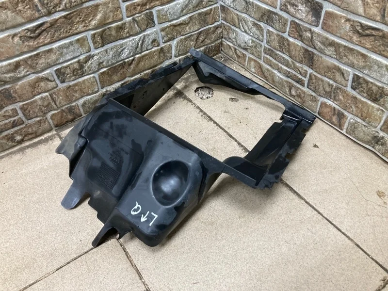 Кронштейн интеркулера Audi Q7 2012 4L