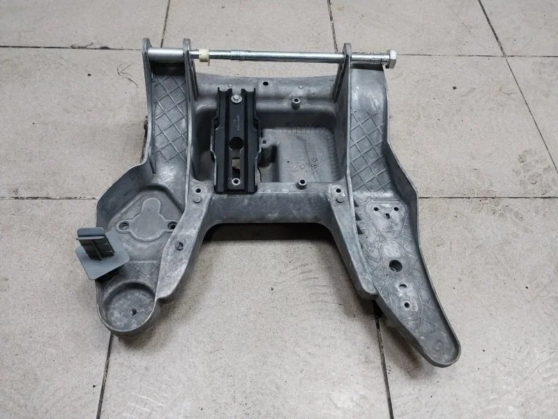 Кронштейн кузова Audi Q7 2012 4L