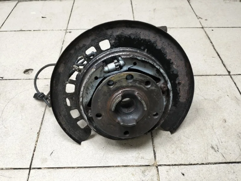 Кулак поворотный Audi Q7 2014 4L