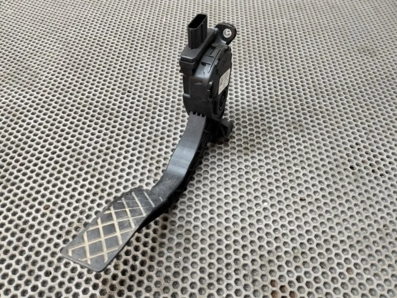 Педаль газа Audi A4 2018 B8