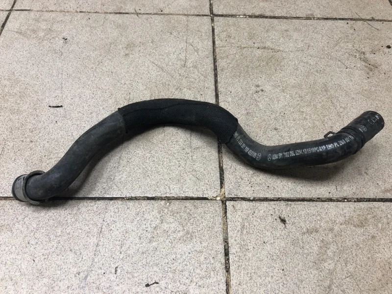 Патрубок системы охлаждения Mercedes-Benz -class W204