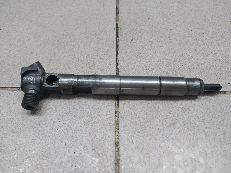 Форсунка топливная Mercedes-Benz -Class 2012 W212